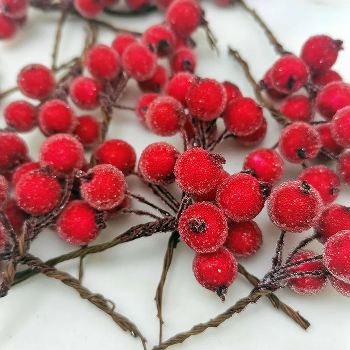 Bærpragt | Imiteret julebærbundt til festligt blomsterarrangement 1