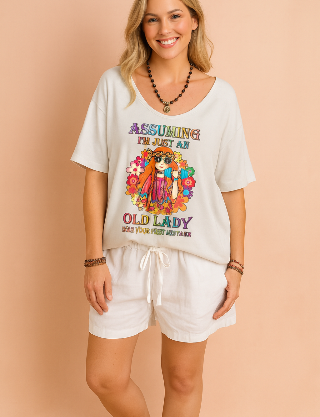 CLARA | T-shirt med et sjovt print og en løs pasform 2