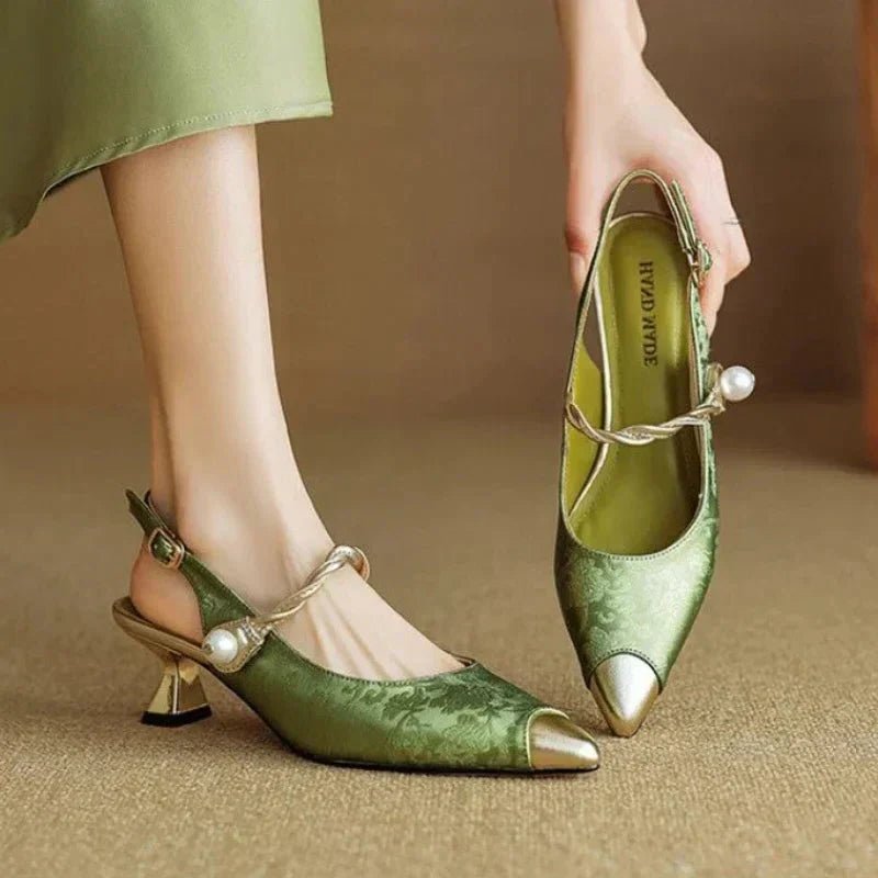 Damen Kitten-Heel Slingback Pumps mit Perlenriemen und Jacquard für elegante Anlässe 0