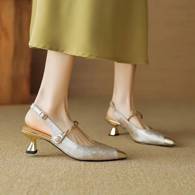Damen Kitten-Heel Slingback Pumps mit Perlenriemen und Jacquard für elegante Anlässe 2