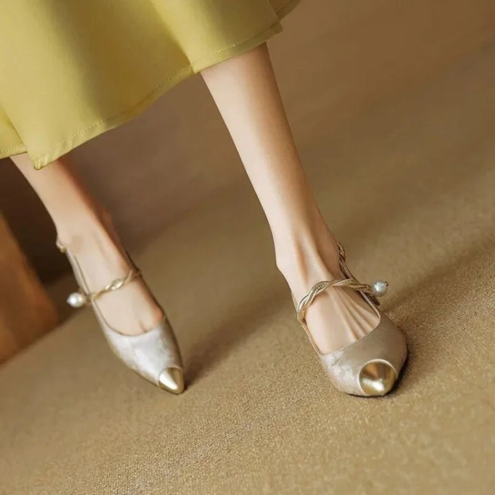 Damen Kitten-Heel Slingback Pumps mit Perlenriemen und Jacquard für elegante Anlässe 3