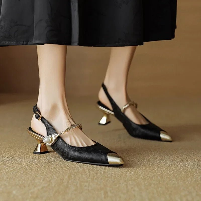 Damen Kitten-Heel Slingback Pumps mit Perlenriemen und Jacquard für elegante Anlässe 4
