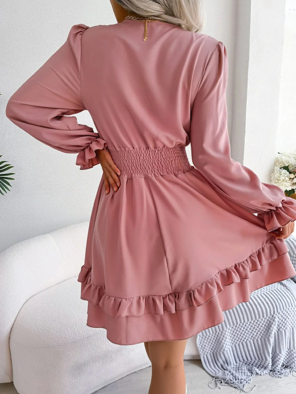 Damen Minikleid mit Bindeband und Volantärmeln 1