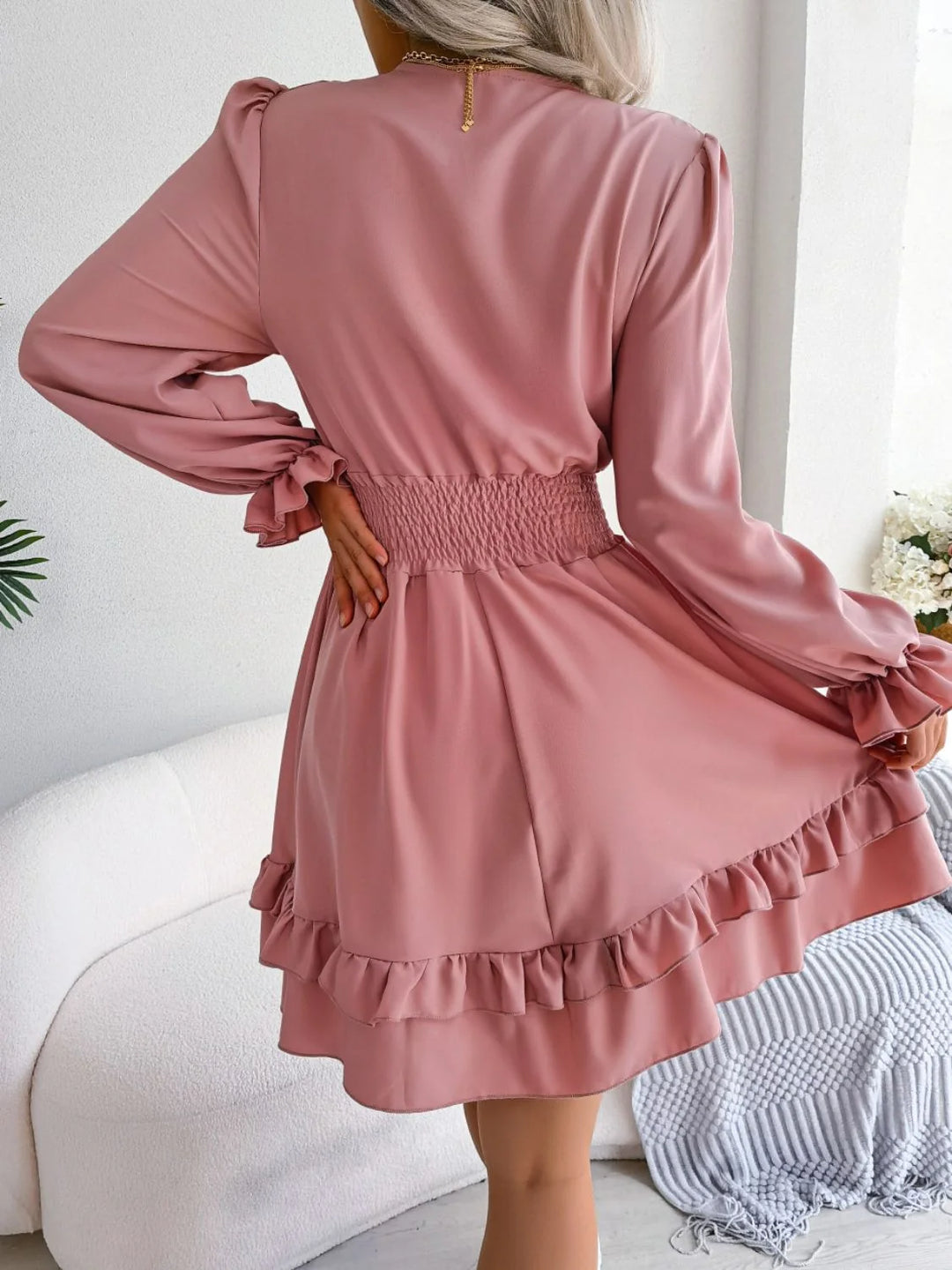 Damen Minikleid mit Bindeband und Volantärmeln 1