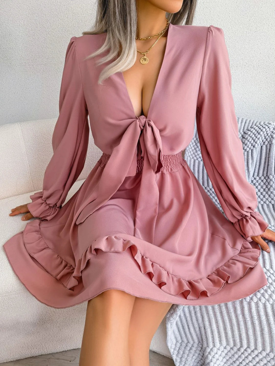Damen Minikleid mit Bindeband und Volantärmeln 3