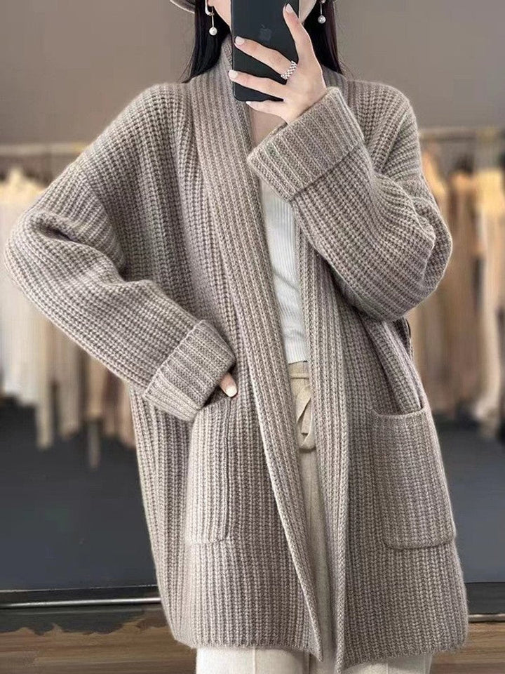 Damen Oversize Strick-Cardigan mit V-Ausschnitt und Taschen für Herbst und Winter 4