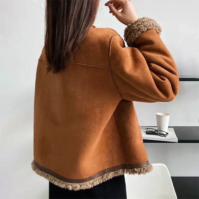 Damen Oversized Kunstschaffell-Jacke mit Sherpa-Futter und Knopfleiste für Herbst und Winter 4