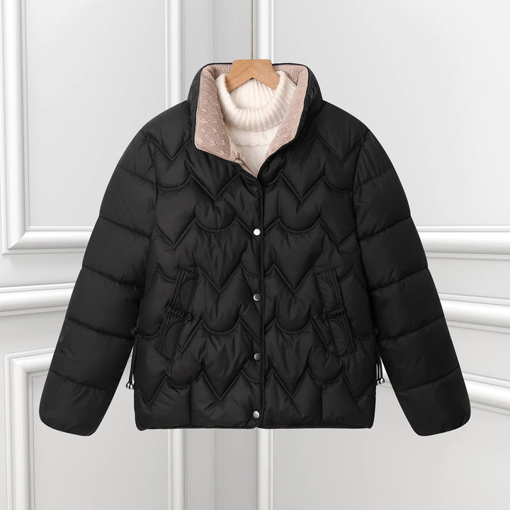Damen kurze Steppjacke mit Bogensteppung und Druckknopfblende 0