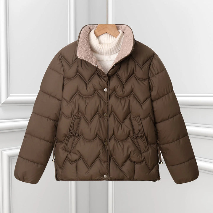 Damen kurze Steppjacke mit Bogensteppung und Druckknopfblende 1