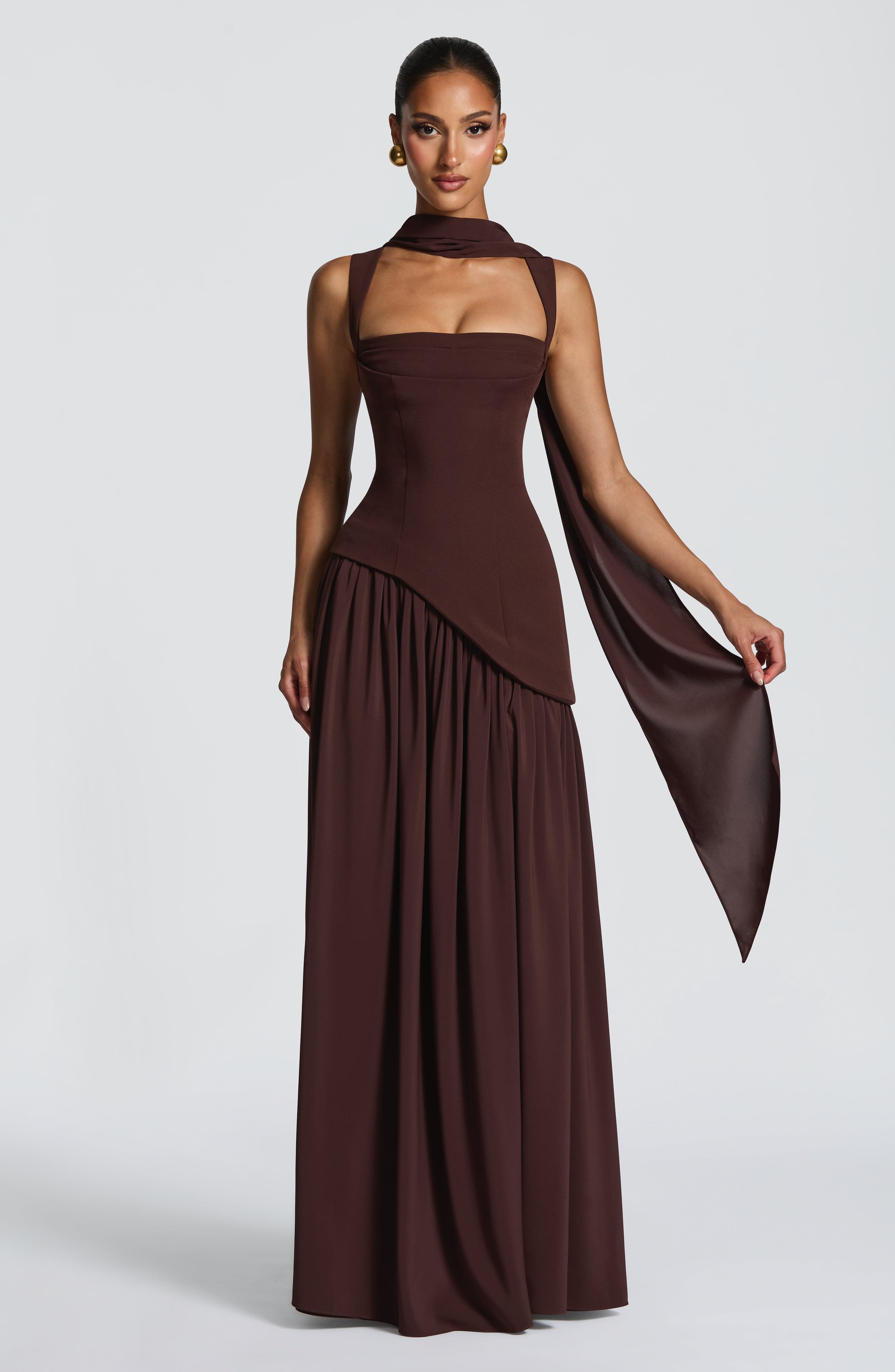 Elegant Maxikjole Med Asymmetrisk Snit - Komfortabel Kjole Til Sommerfester Og Formelle Begivenheder 0