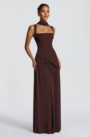 Elegant Maxikjole Med Asymmetrisk Snit - Komfortabel Kjole Til Sommerfester Og Formelle Begivenheder 5