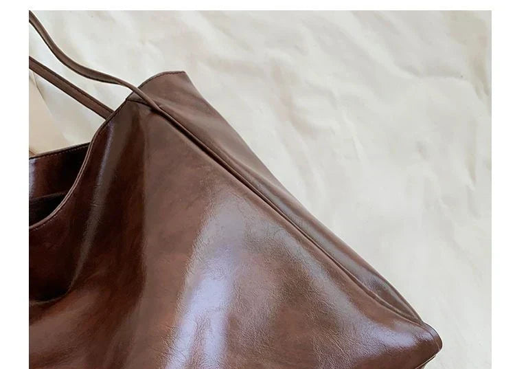 Elegant skuldertaske til kvinder i mellemstørrelse i premium syntetisk stof 2