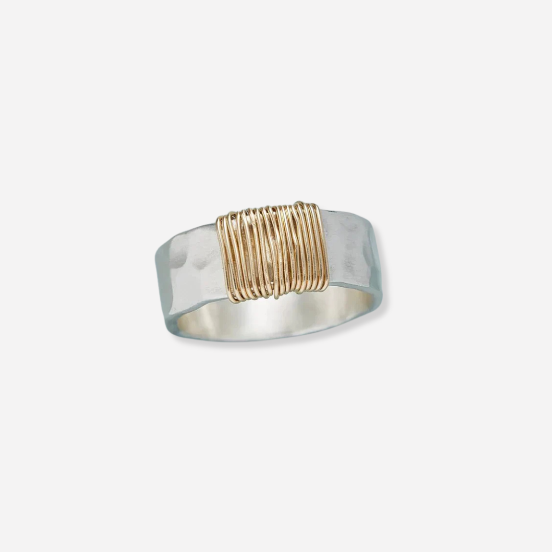Elegant sølvring med gulddetaljer – Unikt håndlavet design 0
