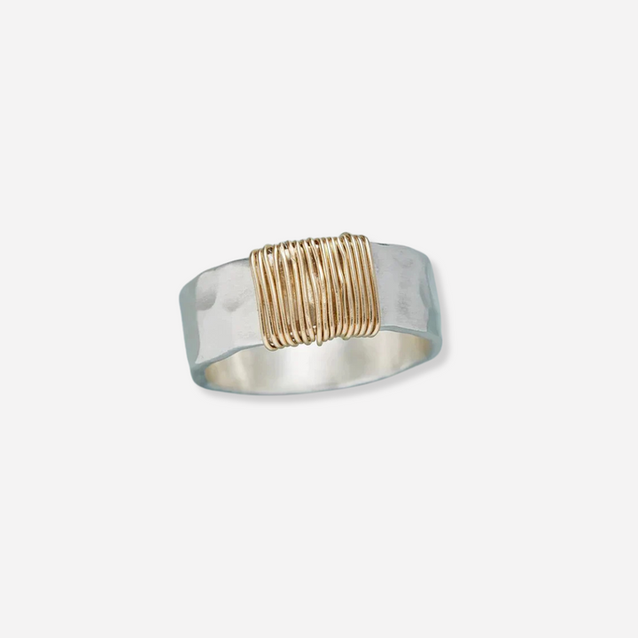 Elegant sølvring med gulddetaljer – Unikt håndlavet design 0