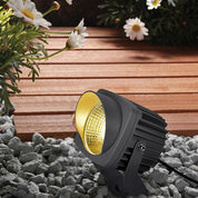 EverGlow solcelledrevne spotlights – Vejrbestandige LED-udendørslamper til træer, hegn og stier, der tilbyder soldrevet, langvarig belysning. 2