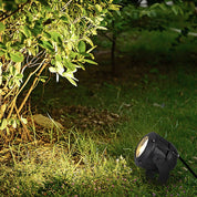 EverGlow solcelledrevne spotlights – Vejrbestandige LED-udendørslamper til træer, hegn og stier, der tilbyder soldrevet, langvarig belysning. 3
