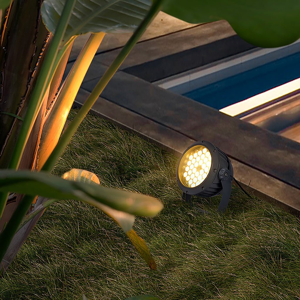 EverGlow solcelledrevne spotlights – Vejrbestandige LED-udendørslamper til træer, hegn og stier, der tilbyder soldrevet, langvarig belysning. 4