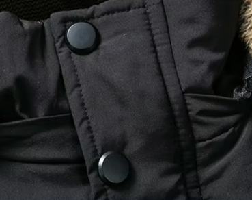 Herren Winterjacke mit Kapuze und warmem Innenfutter für kalte Tage 7