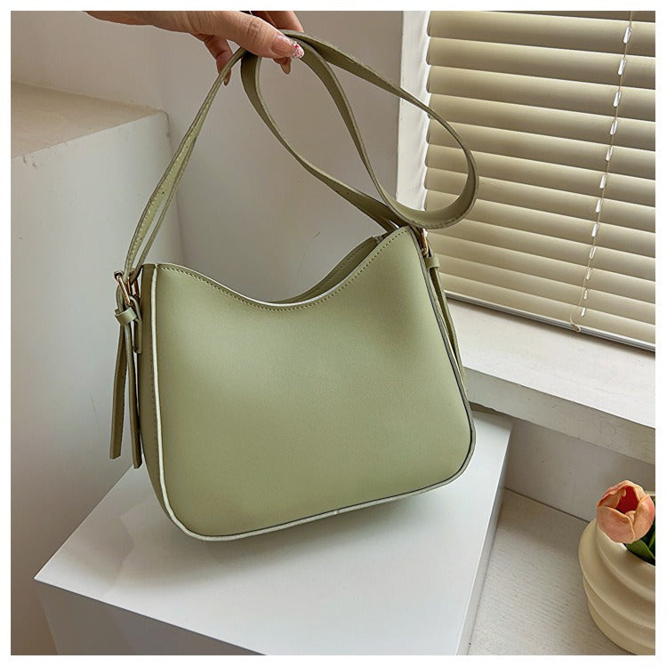 Minimalistisk crossbody-taske til kvinder i elegant vegansk læder