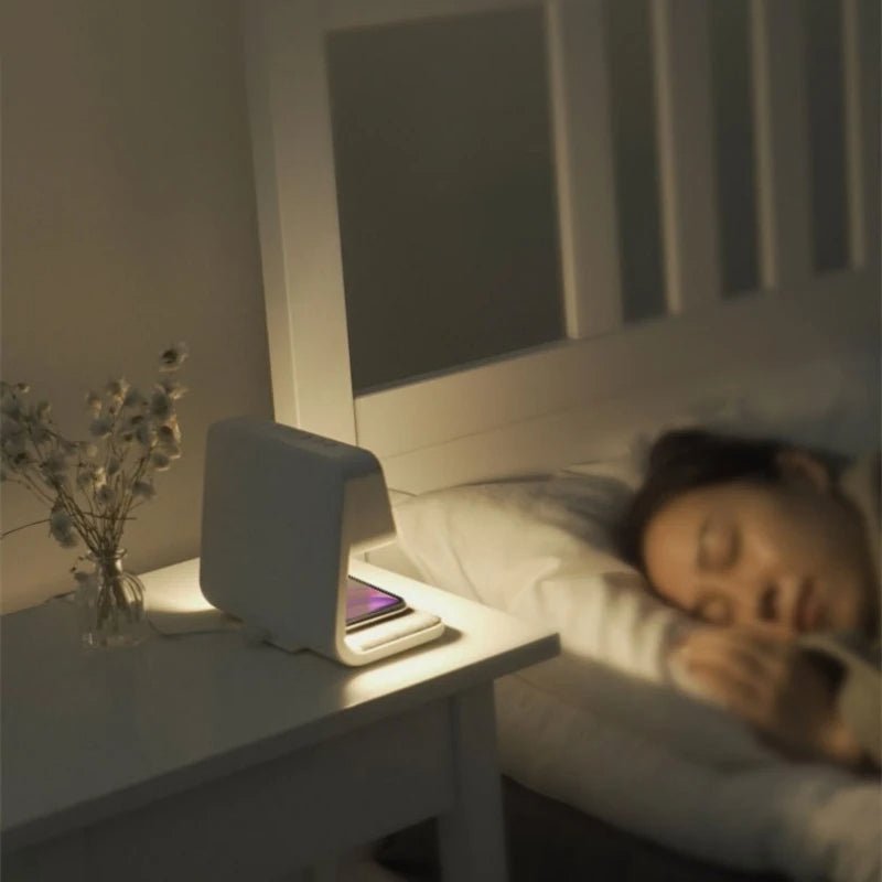 Kreativ 3-i-1 sengelampe – Trådløs telefonoplader og smart alarm med LCD-skærm til en elegant alt-i-en-opgradering af natbordet 2