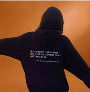 Lena | Oversized hættetrøje med trykt slogan "Kære person bag mig" 0