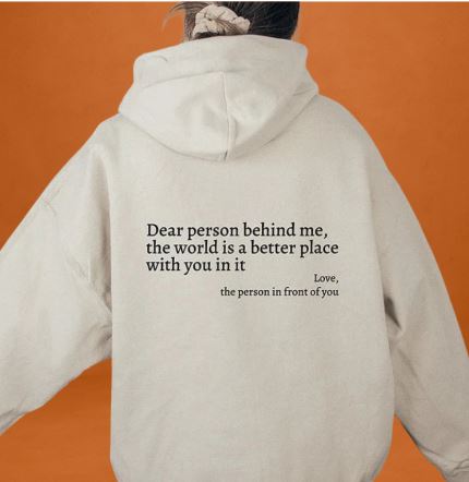 Lena | Oversized hættetrøje med trykt slogan "Kære person bag mig" 6
