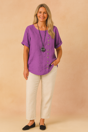 Liva | Asymmetrisk bluse med dekorativ spænde 7