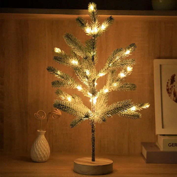 LumiPine – Forbelyst LED juletræslampe med varmt hvidt lys 0