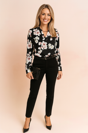 Lyona | Elegant blomstret bluse med V-hals 0