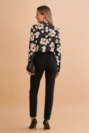 Lyona | Elegant blomstret bluse med V-hals 1