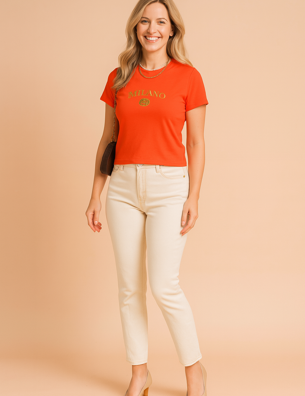 Maja | Kort T-shirt med indskrift i college-stil 1