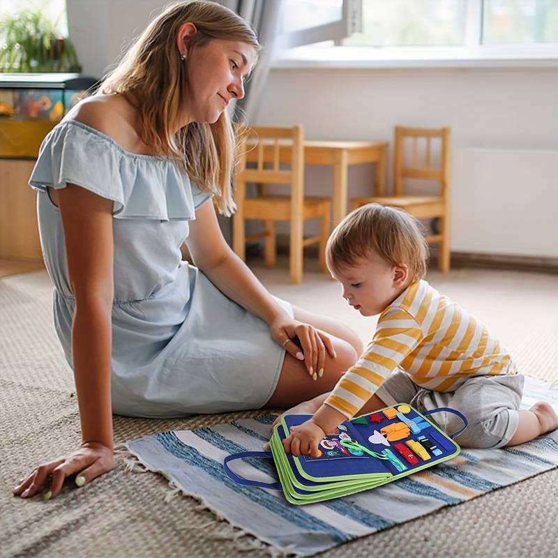 Montessori-travlhedsbog til småbørn i alderen 2-5 år – Interaktiv, pædagogisk og stille bog med lynlåse, knapper, snørebånd og finmotoriske færdighedsaktiviteter 1