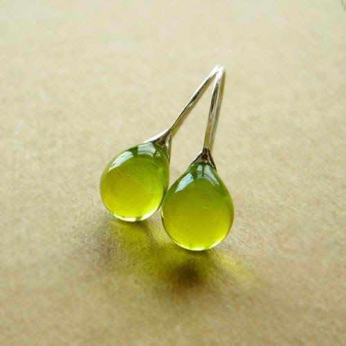 Olivenkrystaløreringe – Elegante vintagesmykker 0