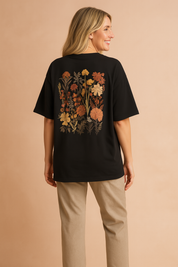 Oliwia | T-shirt med en blomsterlomme 1
