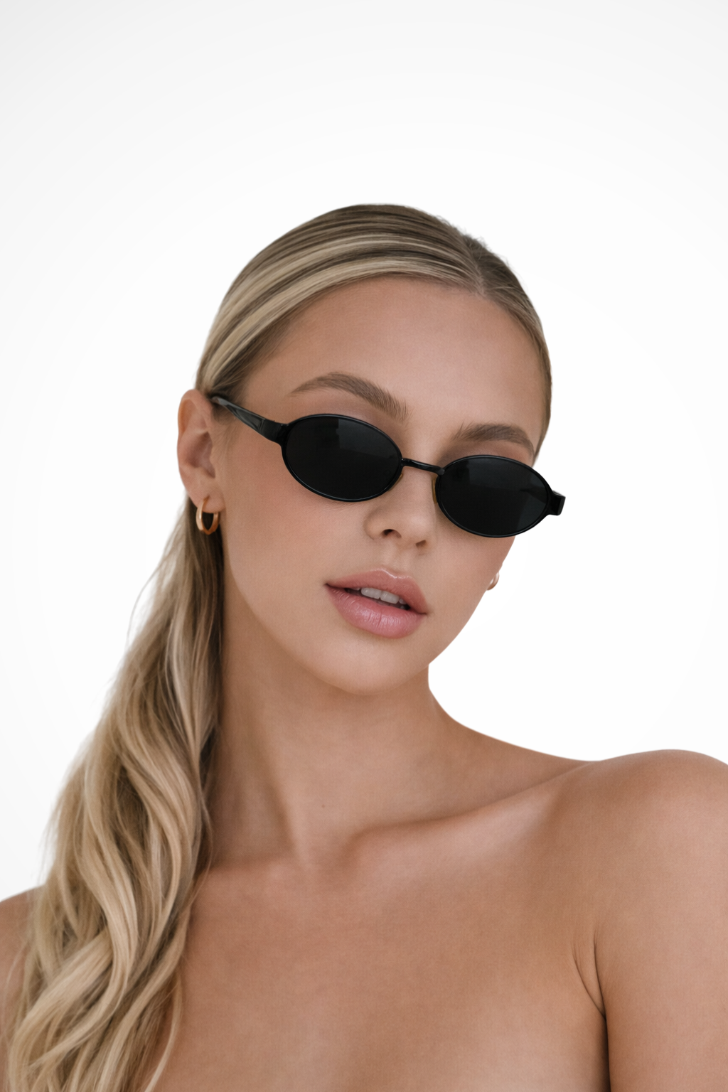 Solbriller Dame med Ovale Linser og Slank Metalramme - Elegant og Minimalistisk Stil 0
