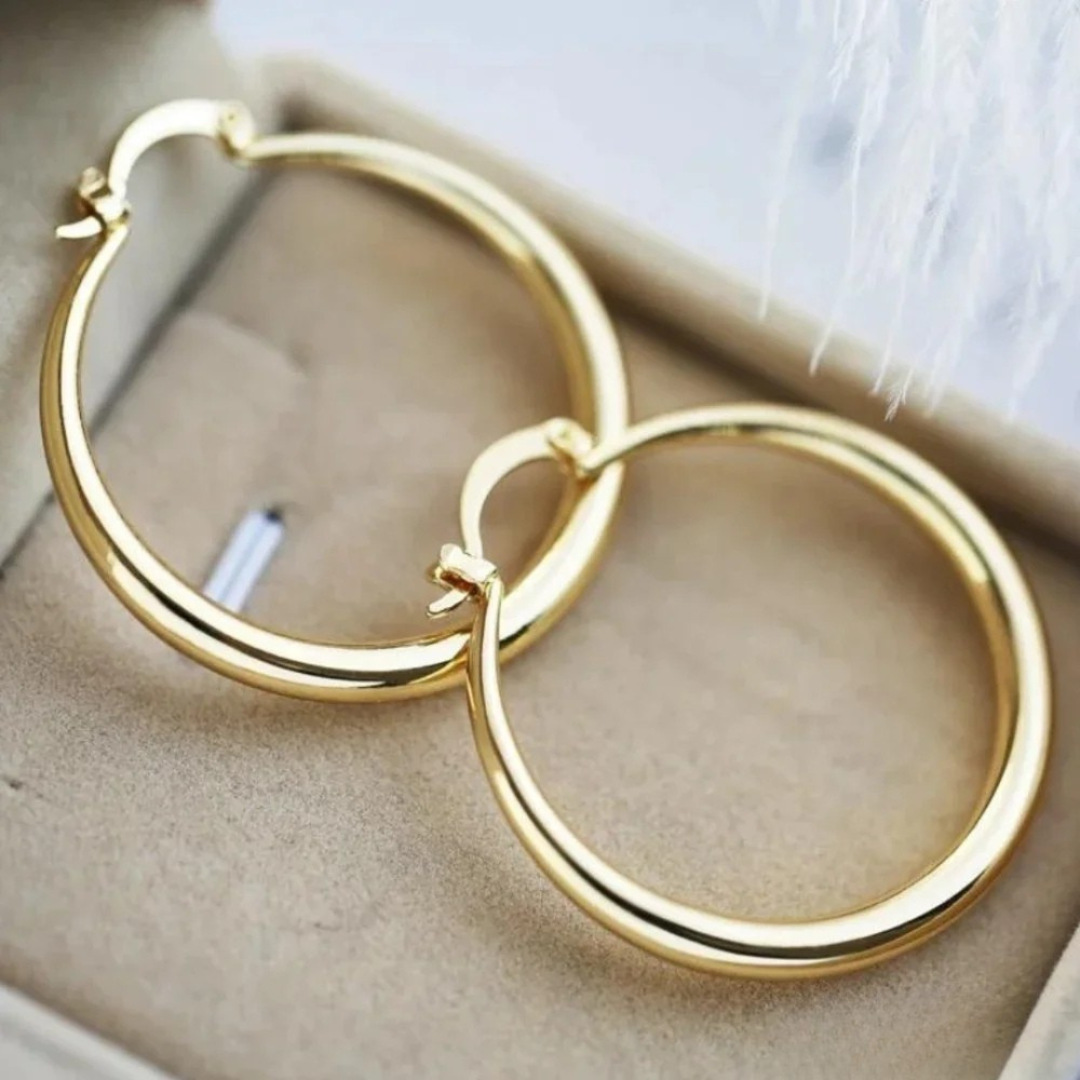 Store guldringe – elegante smykker til enhver lejlighed 0