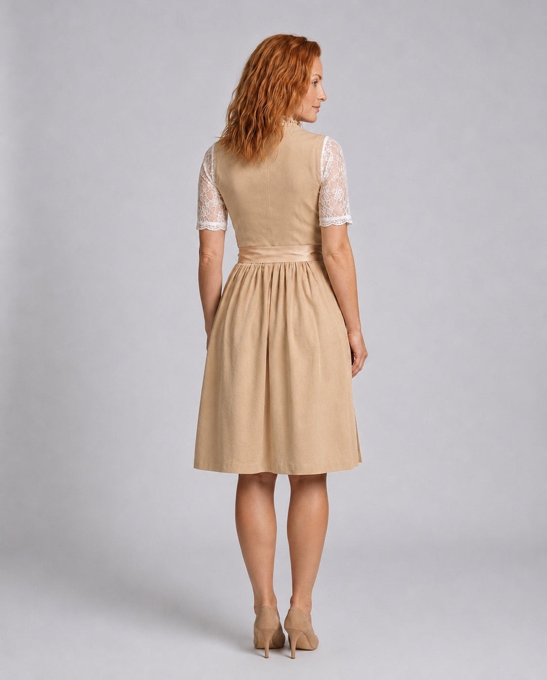 Traditionelles Dirndl Damen mit Schnürmieder und Spitzenbluse für Volksfeste 3