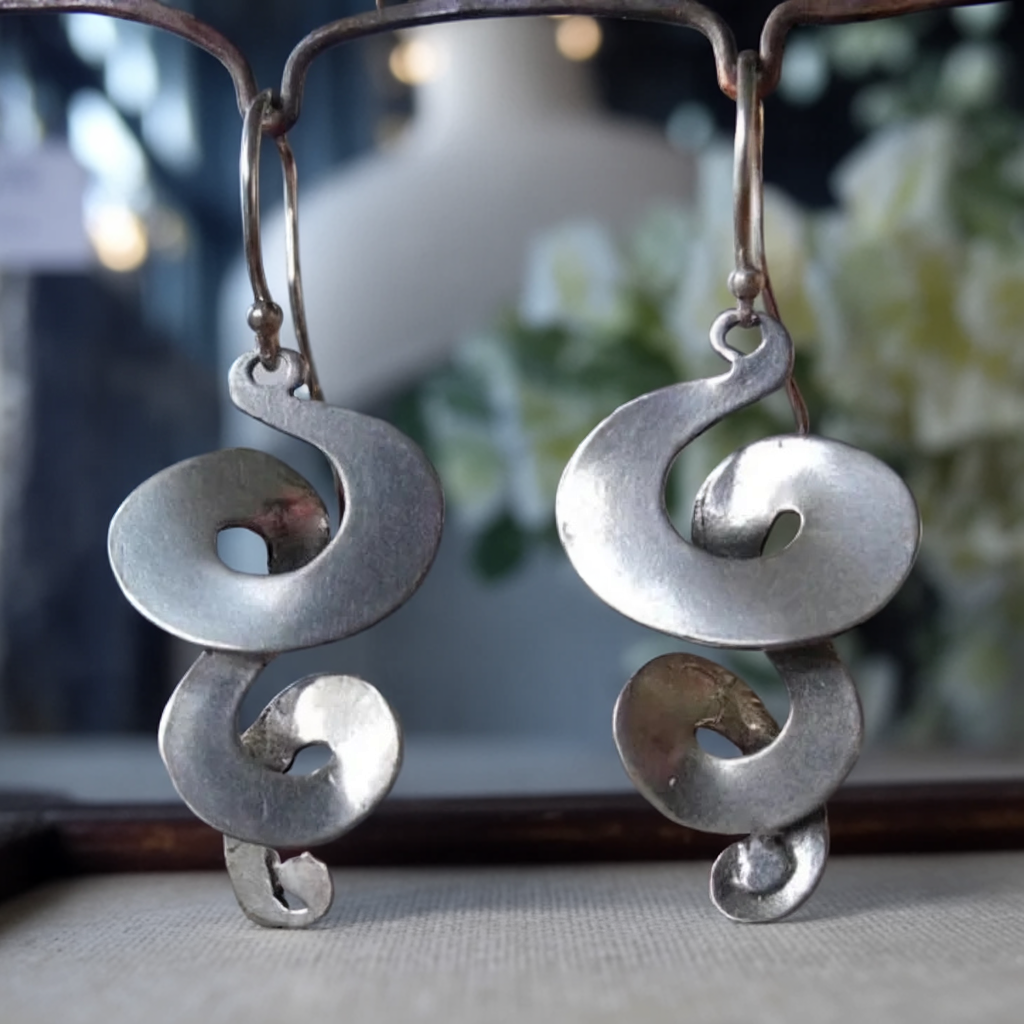 Vintage spiraløreringe i sølvfarve – elegant design for tidløs stil 1