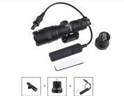 Taktisk lommelygte med dobbeltfunktionsfjernbetjeningsafbryder - Jagtlygte med AXON dobbeltfjernbetjeningsafbryder, M300 M600 passer til 20 mm skinner til airsoft-professionelle