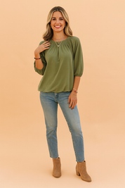 Zoe | Stilfuld bluse med rynket halsudskæring 2