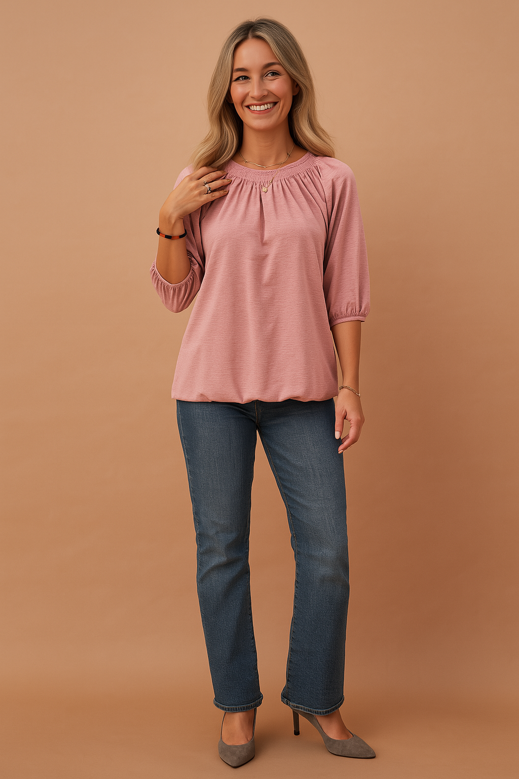 Zoe | Stilfuld bluse med rynket halsudskæring 3