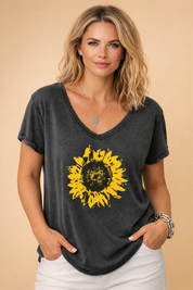 Diana | Dame T-shirt med grafisk V-hals, afslappet bomuldsskjorte til sommermode