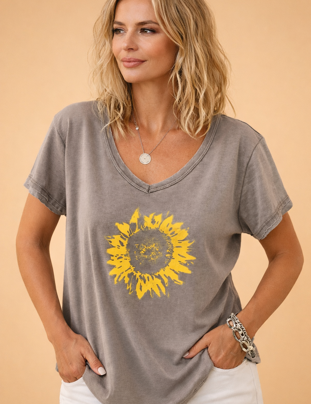 Diana | Dame T-shirt med grafisk V-hals, afslappet bomuldsskjorte til sommermode