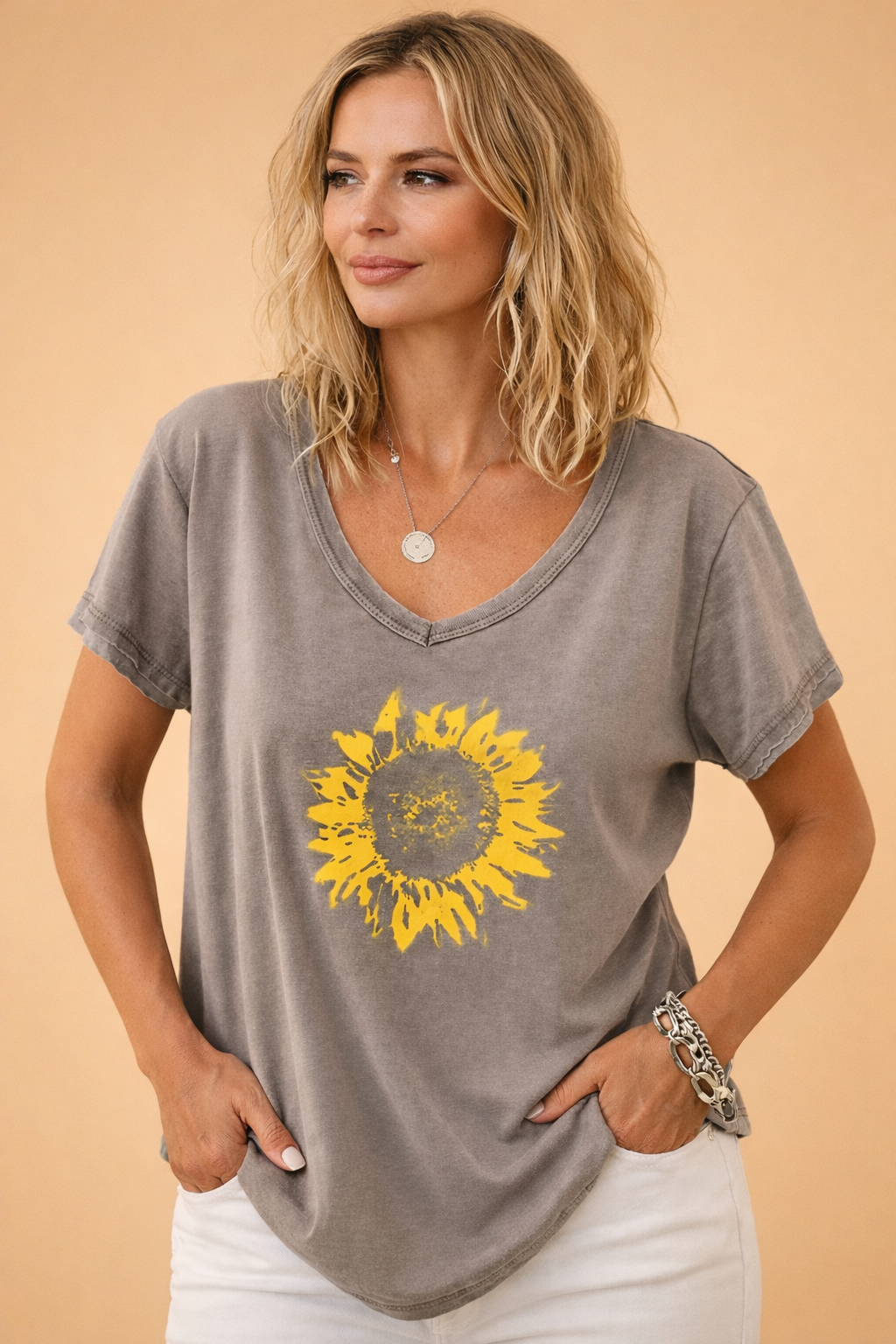Diana | Dame T-shirt med grafisk V-hals, afslappet bomuldsskjorte til sommermode